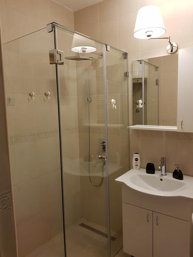 Sara - Modern Apartment In The City Center Újvidék Kültér fotó