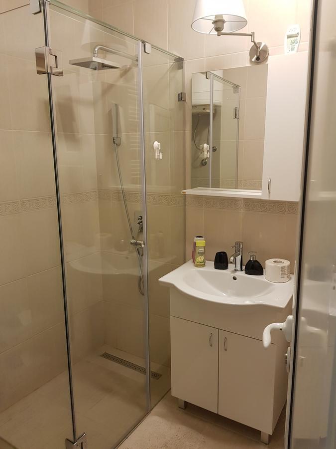 Sara - Modern Apartment In The City Center Újvidék Kültér fotó